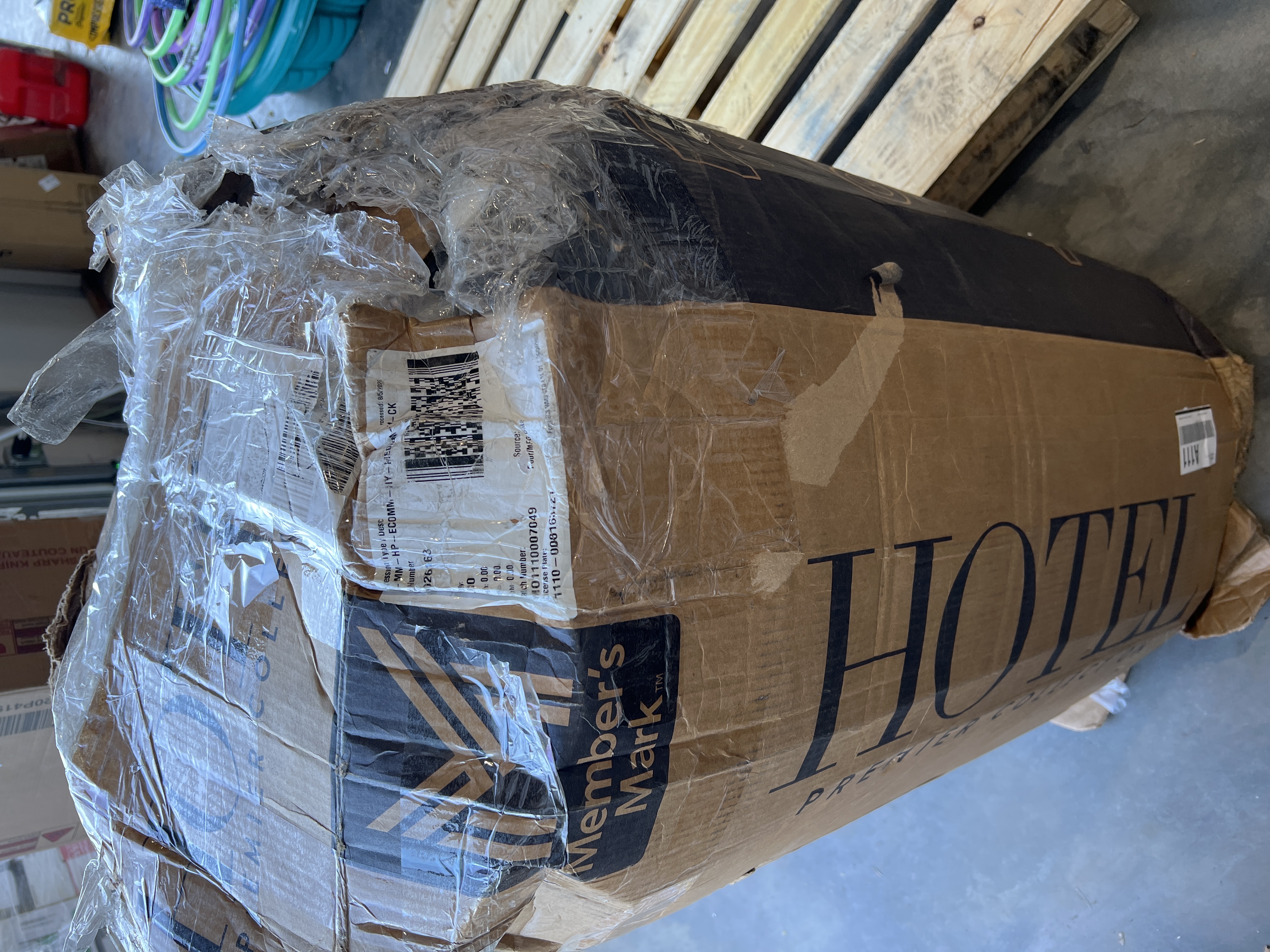 Member's Mark Hotel Premier 14" Hybrid Mattress Queen — photo 2